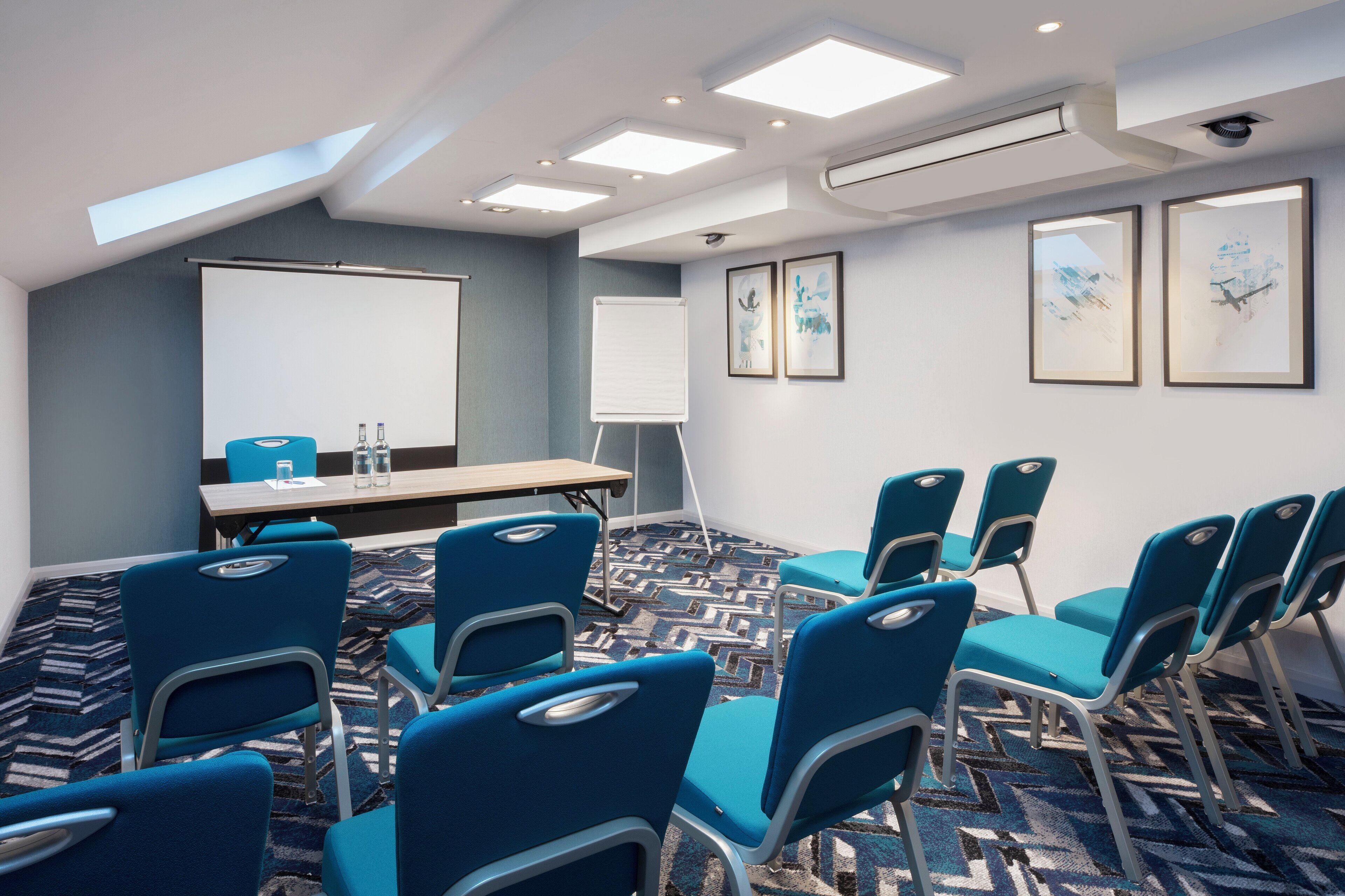 breakfast, lunch and dinner served