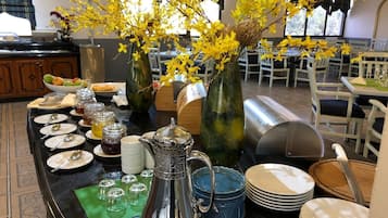 Petit déjeuner, déjeuner et dßner servis sur place, vue sur le jardin
