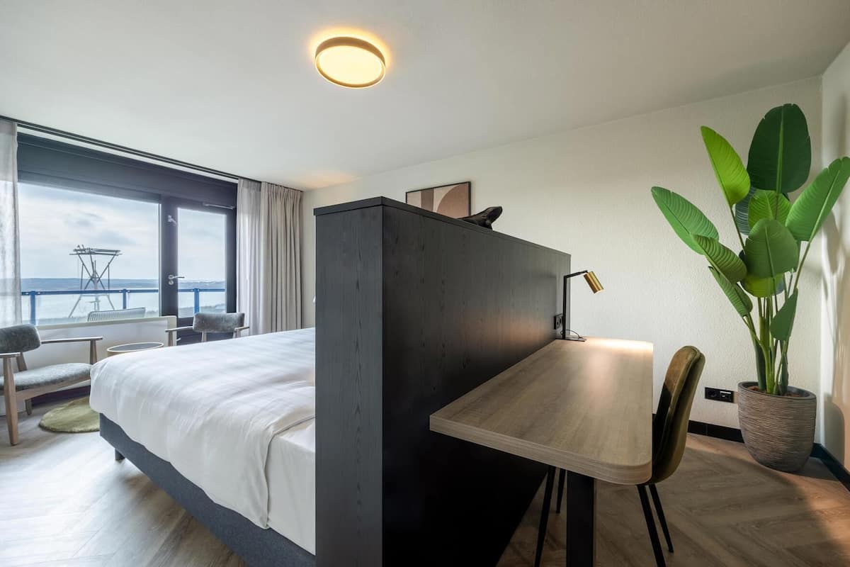 Premium bedding, minibar, in-room safe, desk