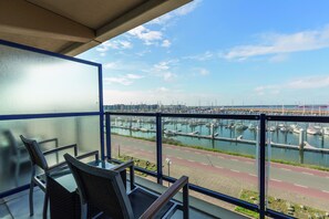 Minibar, safe på rommet, skrivebord og skrivebord for bærbar PC