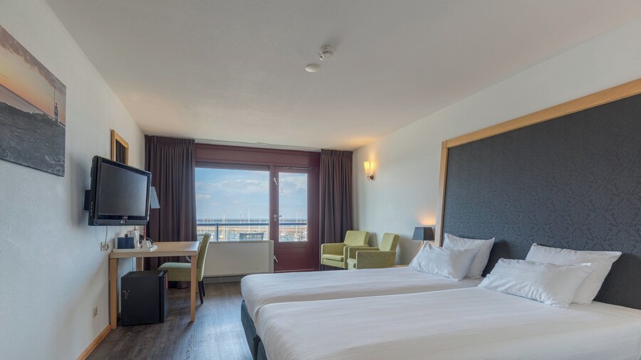 Leonardo Hotel IJmuiden Seaport Beach