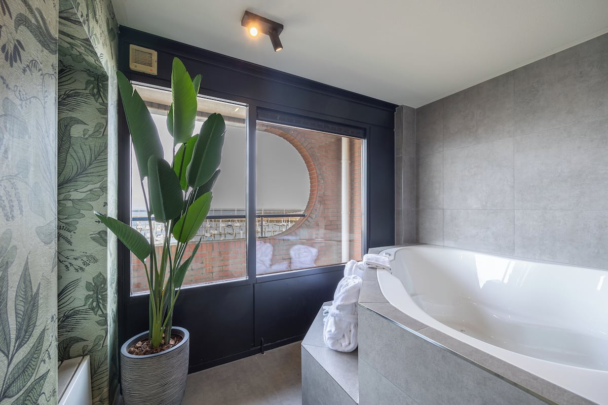 wellness suite (pets not allowed) | bathroom | combined shower/bathtub, eco-friendly toiletries, hair dryer, towels