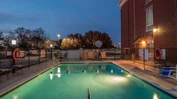 Outdoor pool, sun loungers