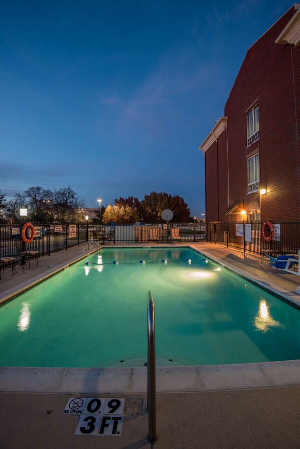 Outdoor pool, pool loungers