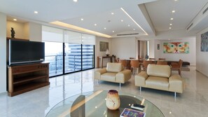 客房内保险箱、办公桌、熨斗/熨衣板、免费婴儿床