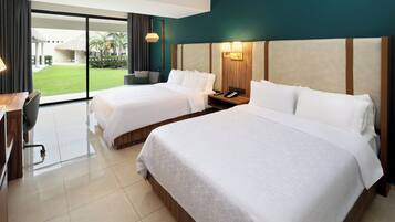 Caja de seguridad en la habitación y escritorio