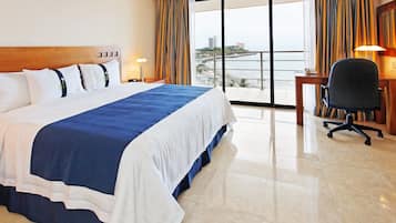 Caja fuerte, escritorio, tabla de planchar con plancha y cunas gratuitas