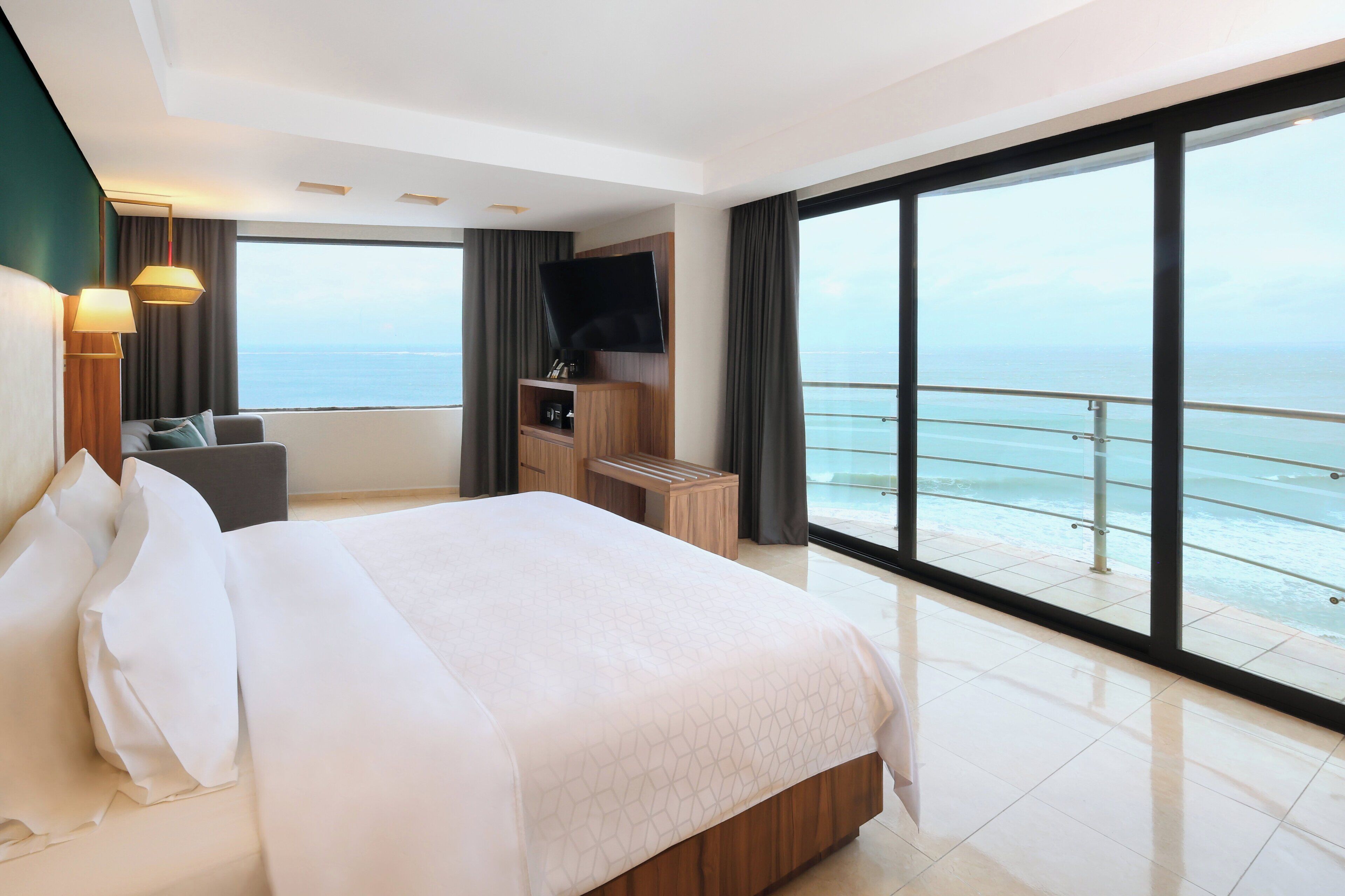 Caja de seguridad en la habitación y escritorio 