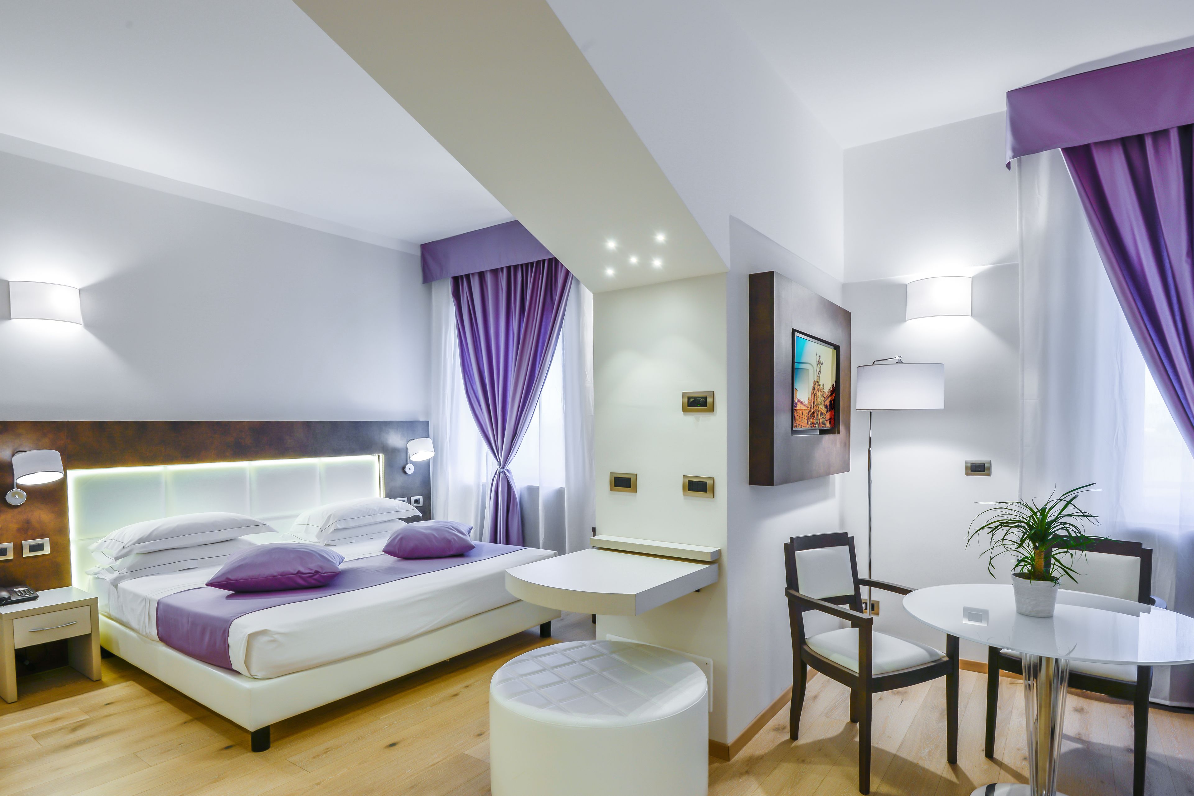 junior suite | down duvets, minibar, in-room safe, desk