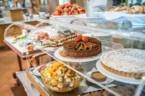 Buffet déjeuner servi tous les jours en supplément