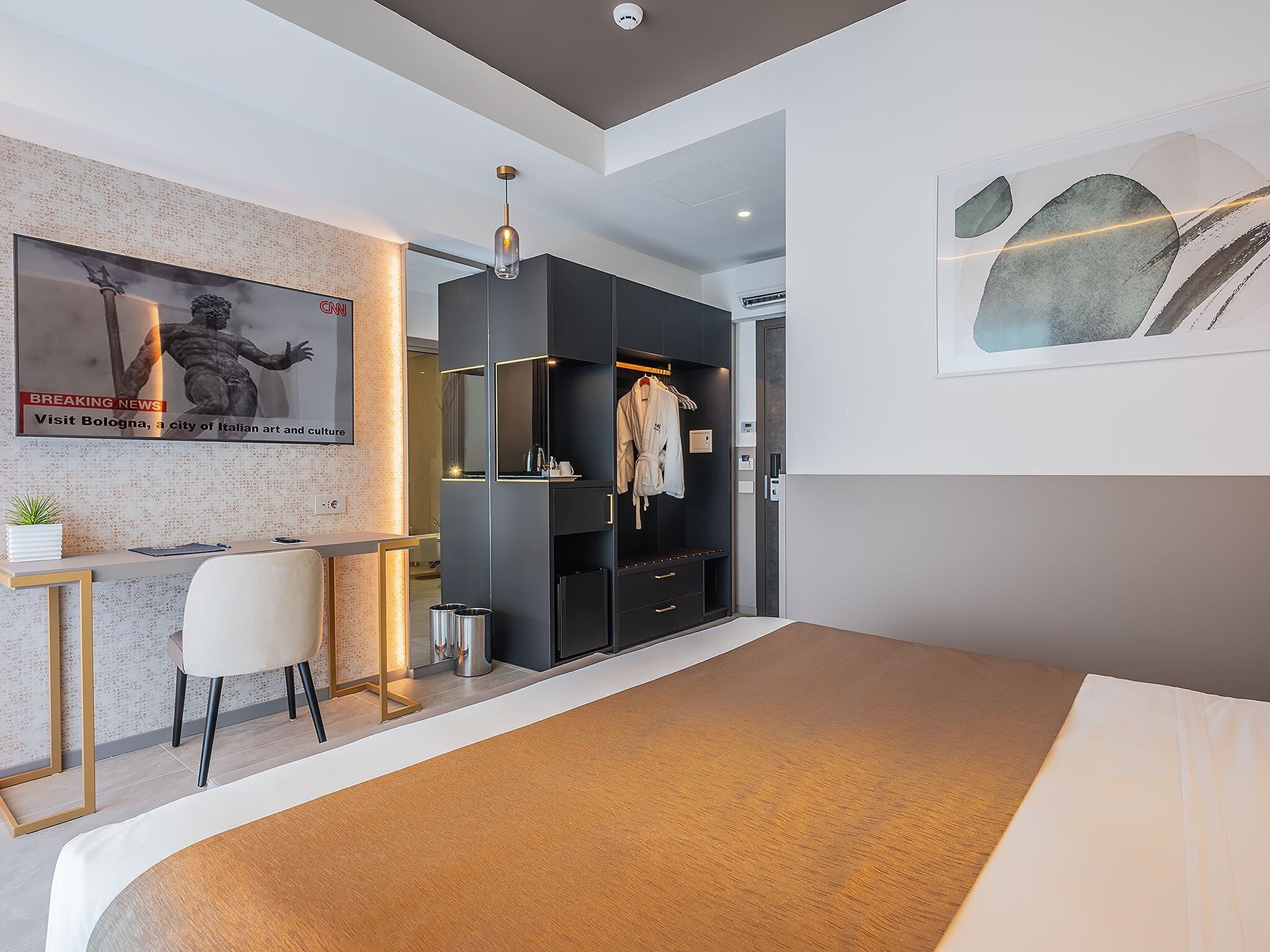 Daunenbettdecken, Minibar, Zimmersafe, Schreibtisch