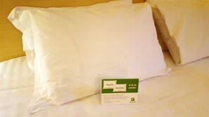 Minibar, Zimmersafe, Schreibtisch, laptopgeeigneter Arbeitsplatz