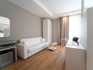 Junior Suite, 1 King Bed | 1 bedroom, minibar, in-room safe, desk