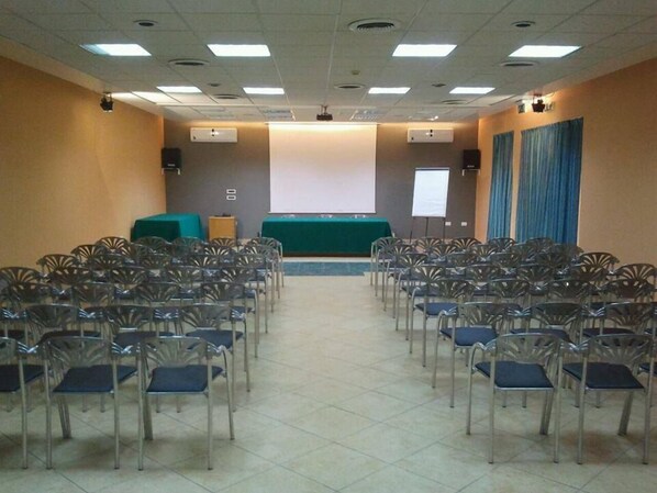 สถานที่จัดงานประชุม