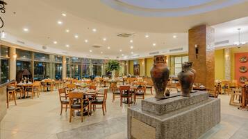 Frühstück, Mittagessen, internationale Küche, Blick auf den Garten