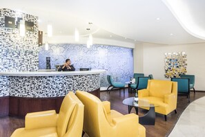 2 bars/lounges, poolside bar