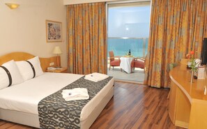 Minibar, in-room safe, iron/ironing board, free WiFi