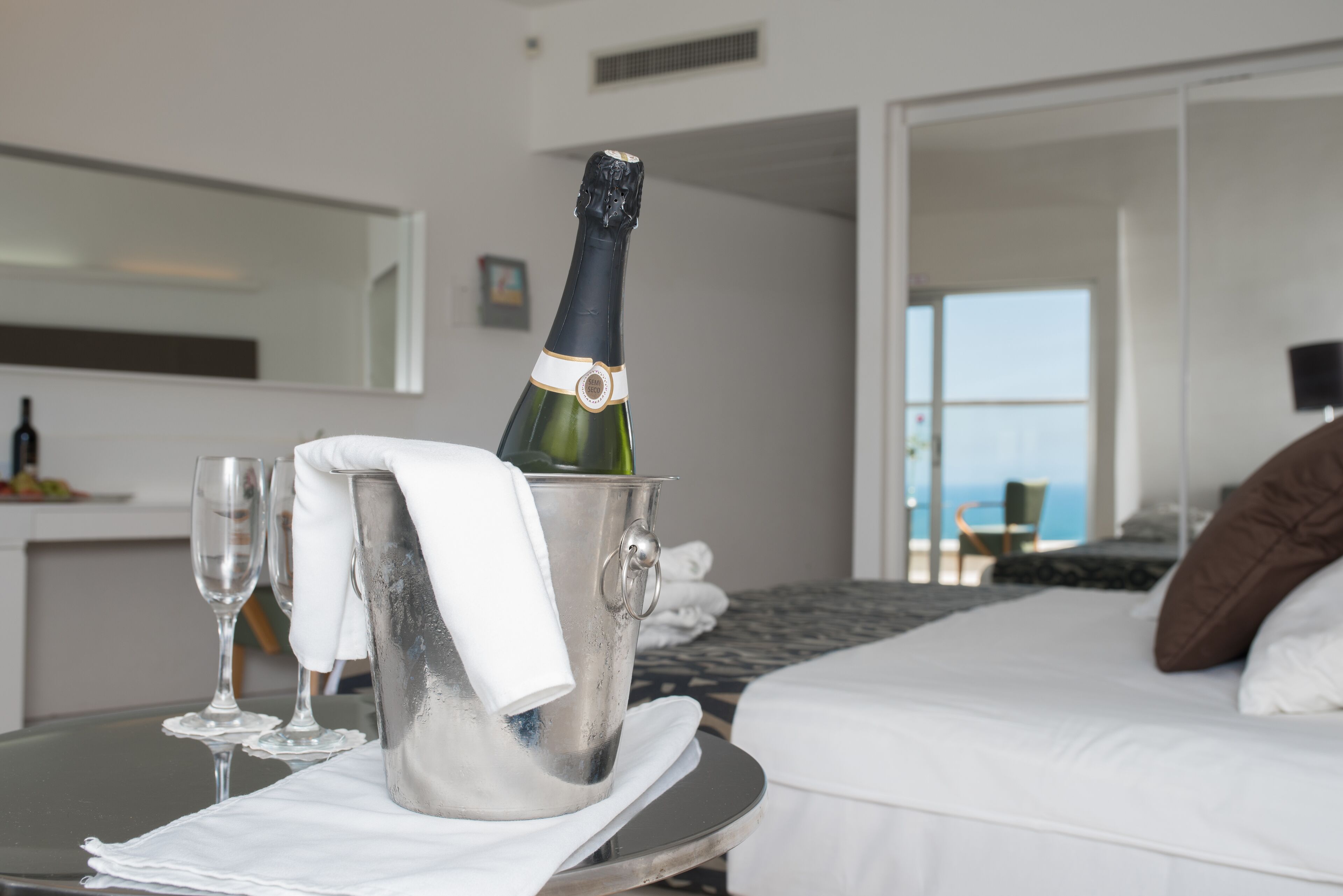 Deluxe Double Room, 1 King Bed, Club Lounge Access, Sea View | 1 bedroom, minibar, in-room safe, iron/ironing board