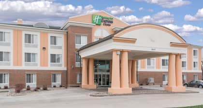 Holiday Inn Express & Suites Ames by IHG