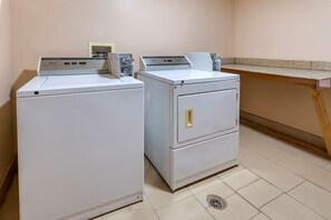 Laundry room - Comfort Inn & Suites Lincoln I-20 (Lincoln)