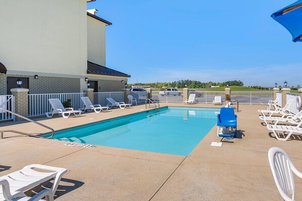 Seasonal outdoor pool, open 10:00 AM to 10:00 PM, pool loungers