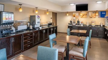 ๋งค์ผ ํ ๋ธ๋ ํผ์คํธ ๋ฌด๋ฃ ์์นจ ์์ฌ ํฌํจ