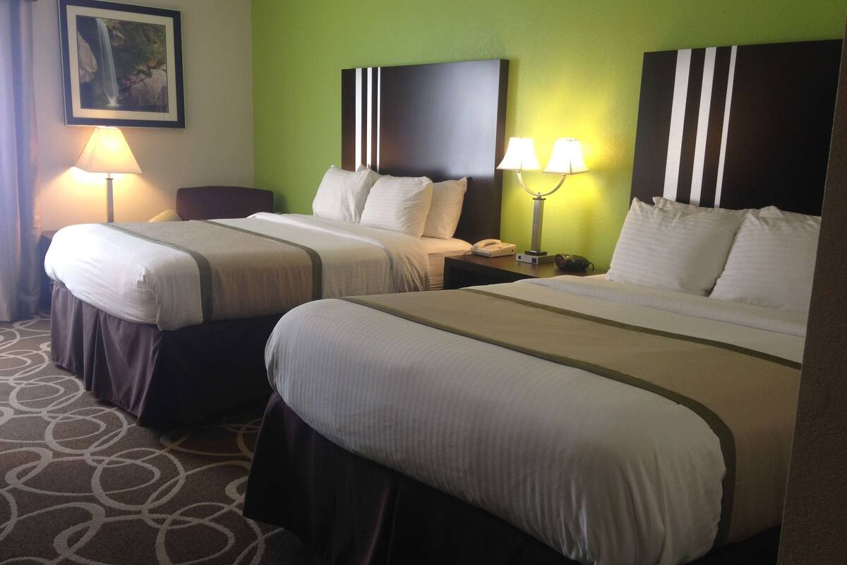 desk, iron/ironing board, wifi, bed sheets