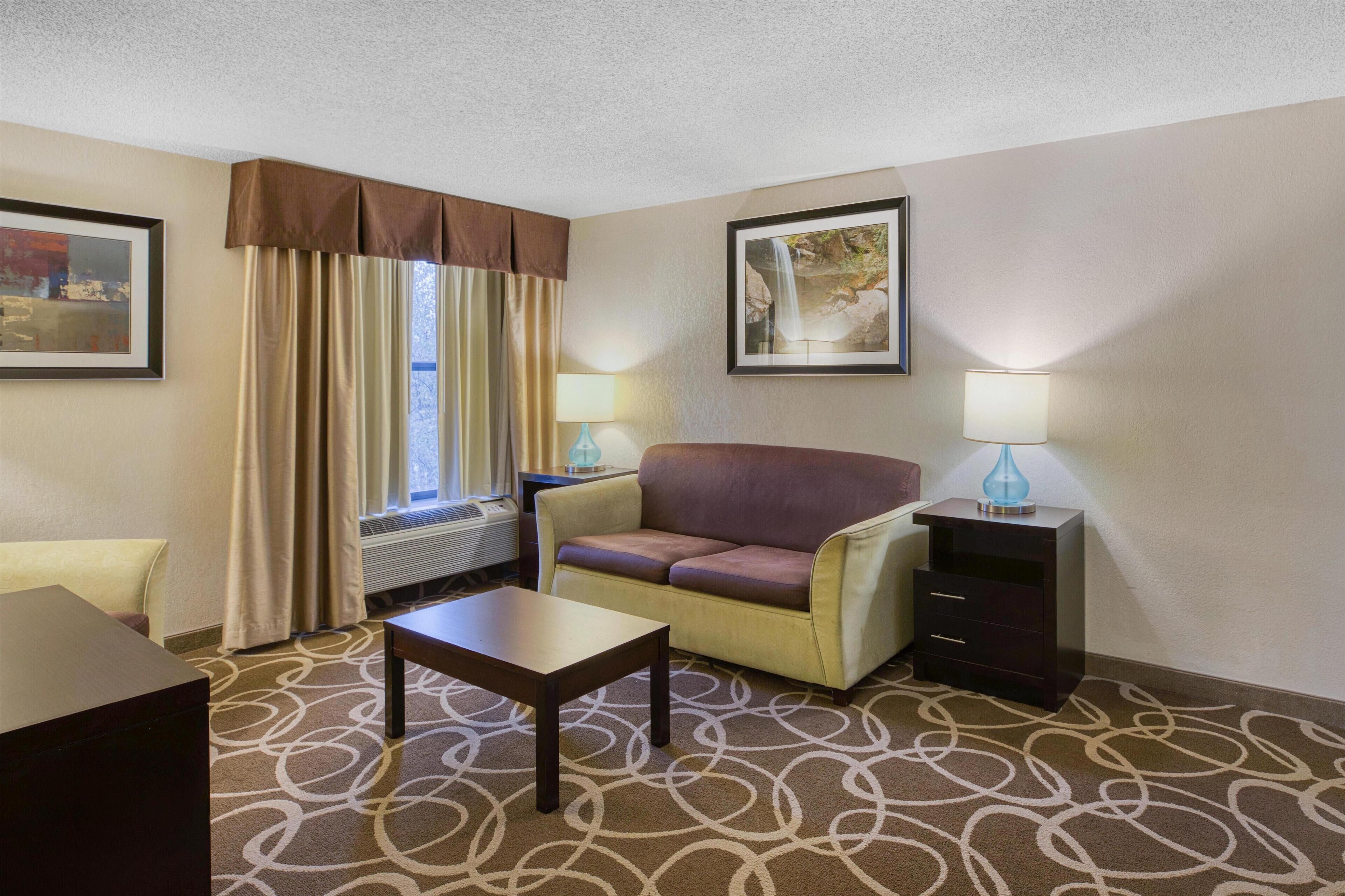 Standard Room, 1 King Bed, Non Smoking, Jetted Tub