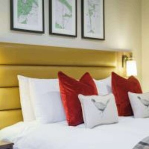 Courtyard Superior Room | 1 bedroom, hypo-allergenic bedding, in-room safe, desk