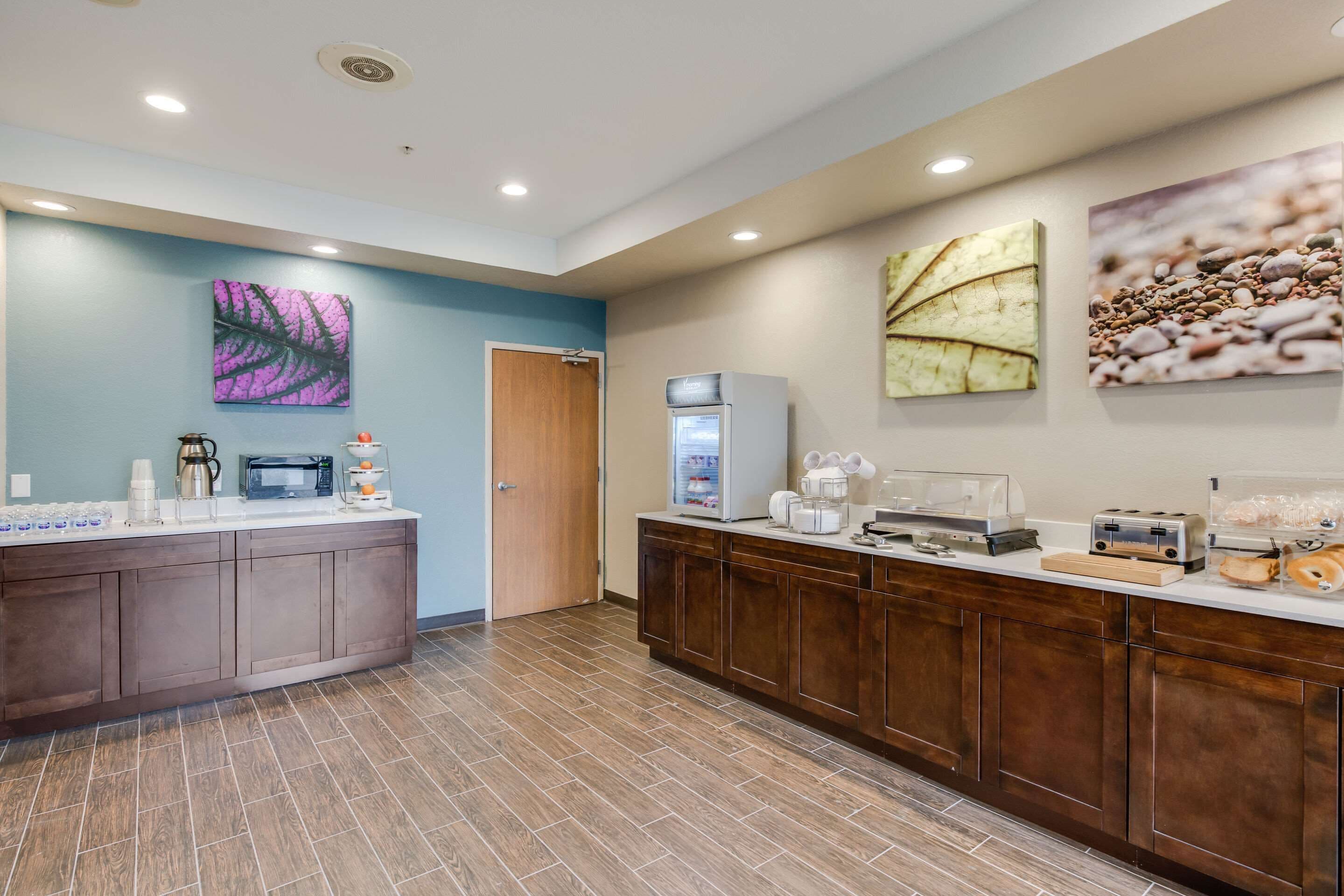 free daily continental breakfast