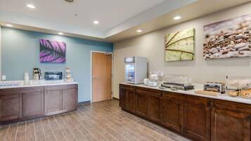 Tägliches inbegriffenes kontinentales Frühstück