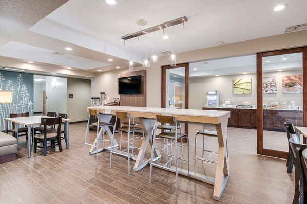 Free daily continental breakfast