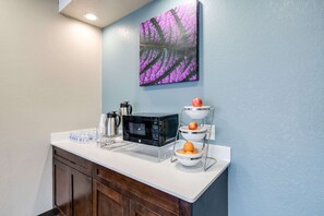 Free daily continental breakfast