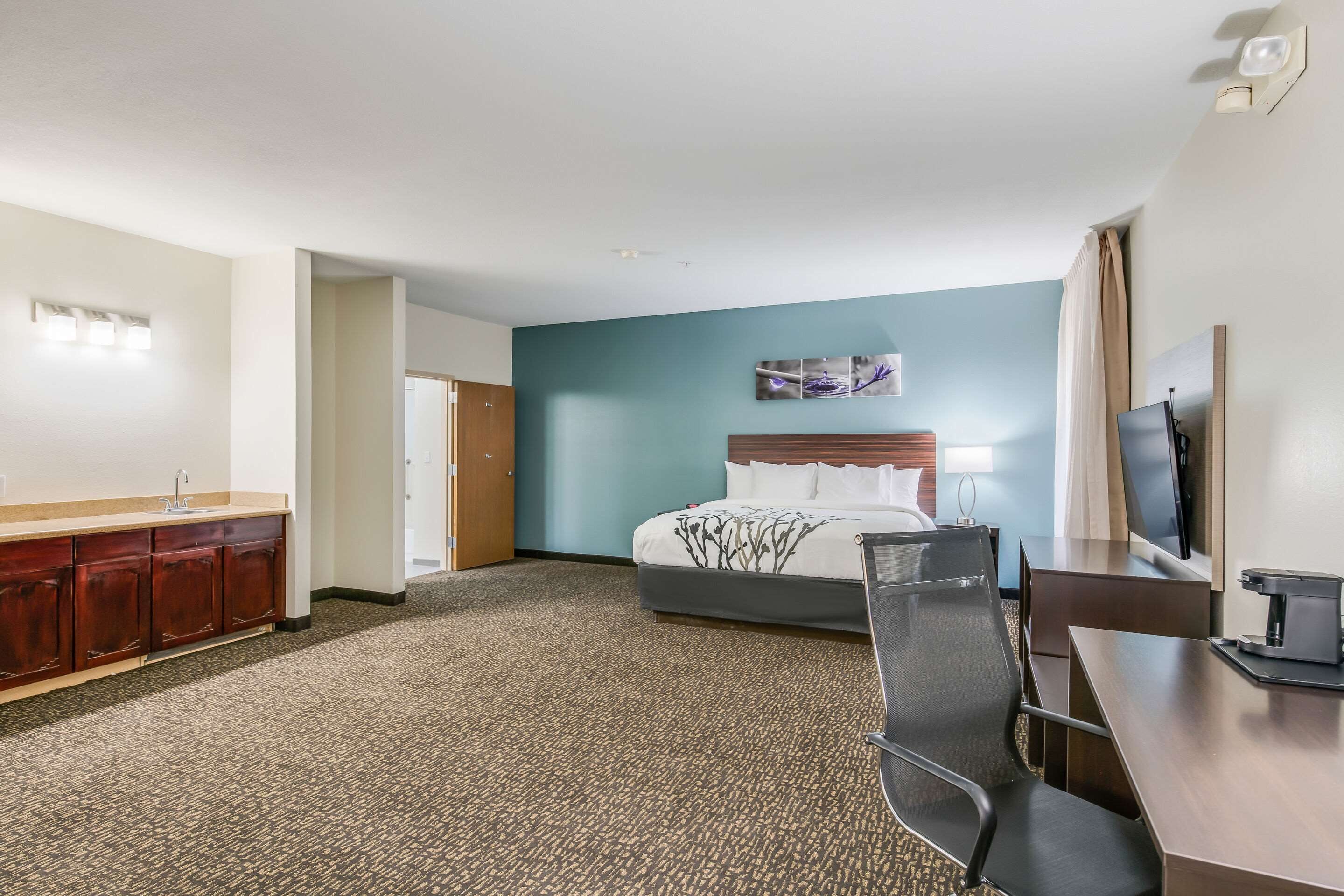 desk, iron/ironing board, free cots/infant beds, free rollaway beds