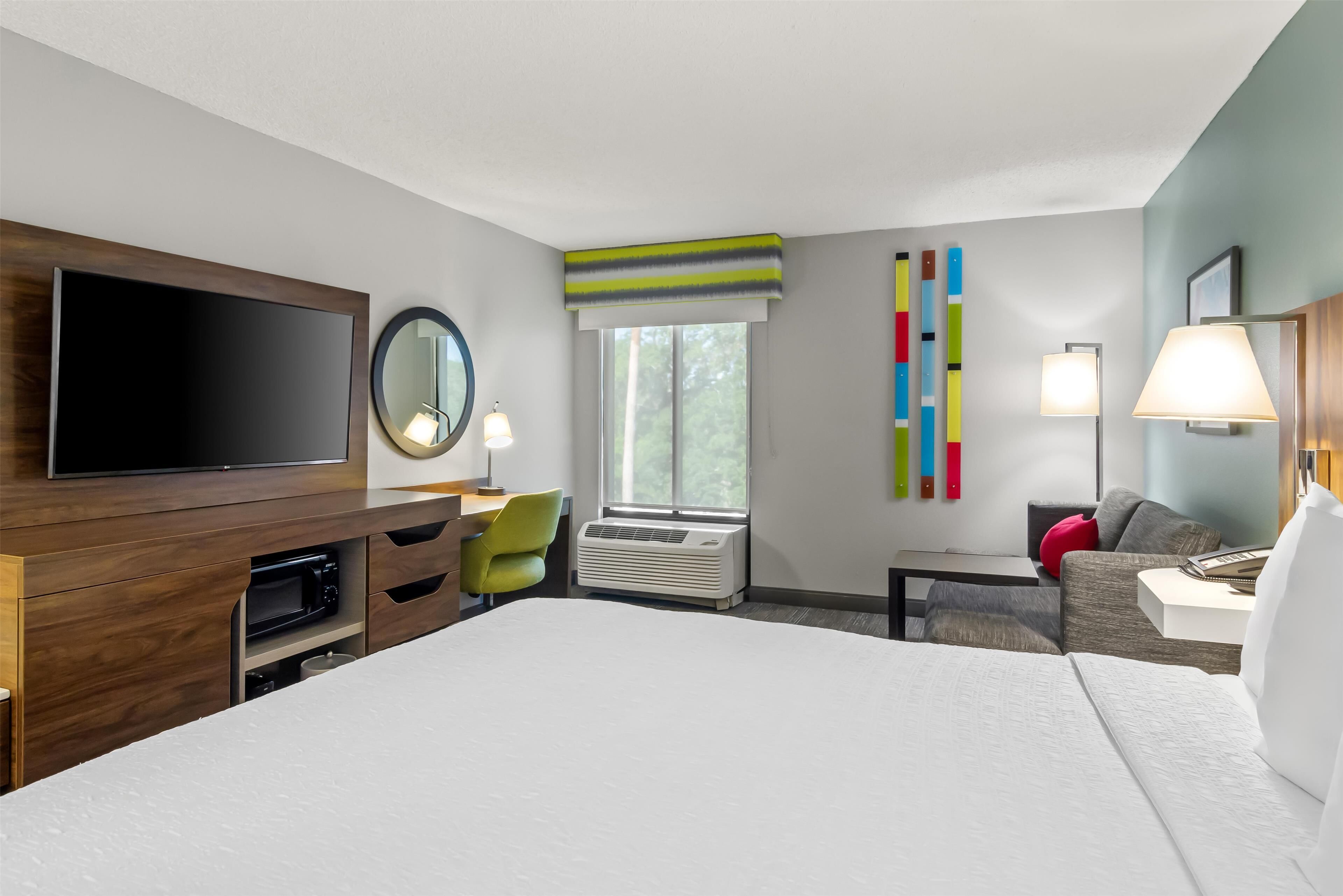 1king study sofabed nosmok | desk, blackout curtains, iron/ironing board, free wifi