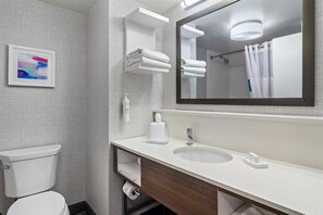 Estudio, mat. grande, sofá cama, no fum. | Baño | Tina con regadera, amenidades de baño gratuitas, secadora de cabello 