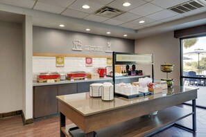 Breakfast for a fee - Hampton Inn Moultrie (Moultrie)