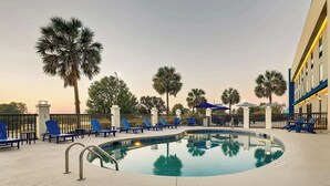 Unclassified image, 2 of 57, button - Hampton Inn Moultrie (Moultrie)