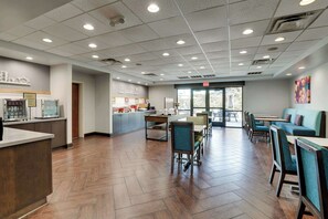 Breakfast for a fee - Hampton Inn Moultrie (Moultrie)