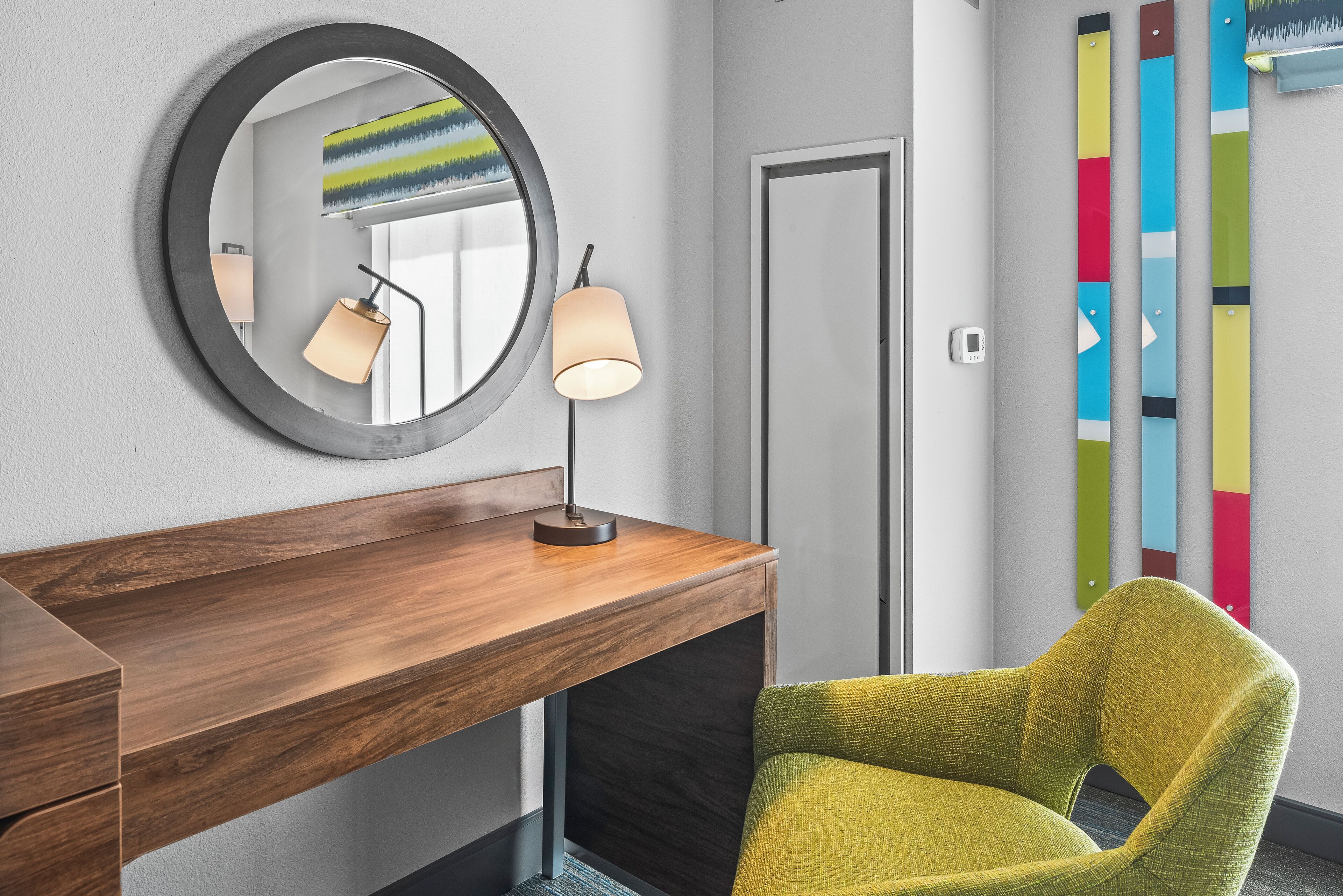 room, 1 king bed, bathtub | living area | 32-inch lcd tv with cable channels, tv, pay films