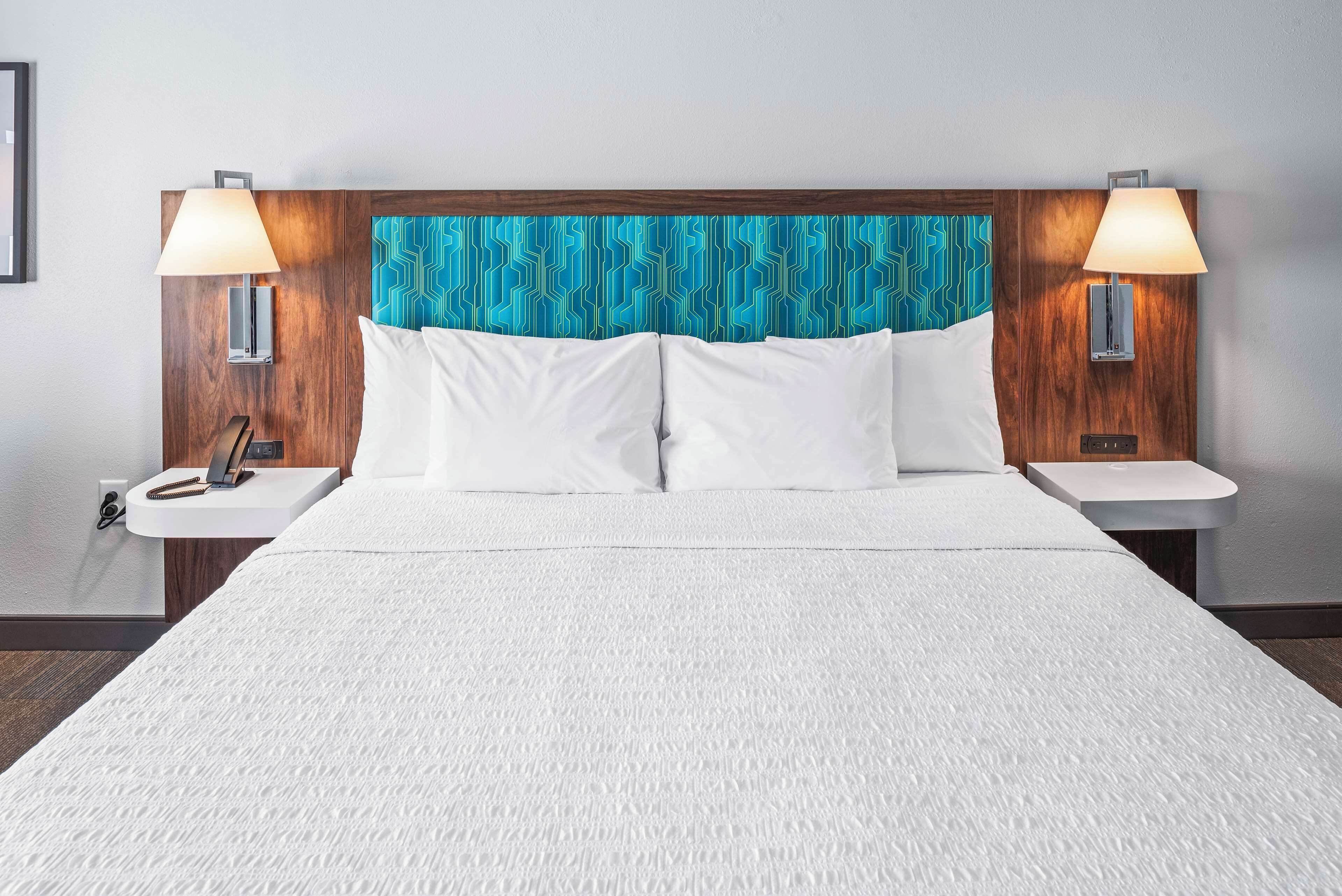 room, 1 king bed, accessible, non smoking | in-room safe, iron/ironing board, free wifi, bed sheets