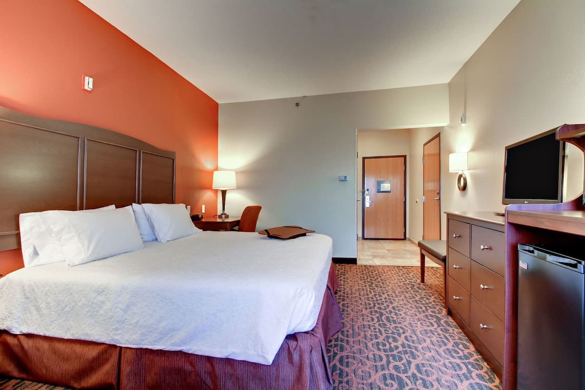 Schreibtisch, laptopgeeigneter Arbeitsplatz, Verdunkelungsvorhänge