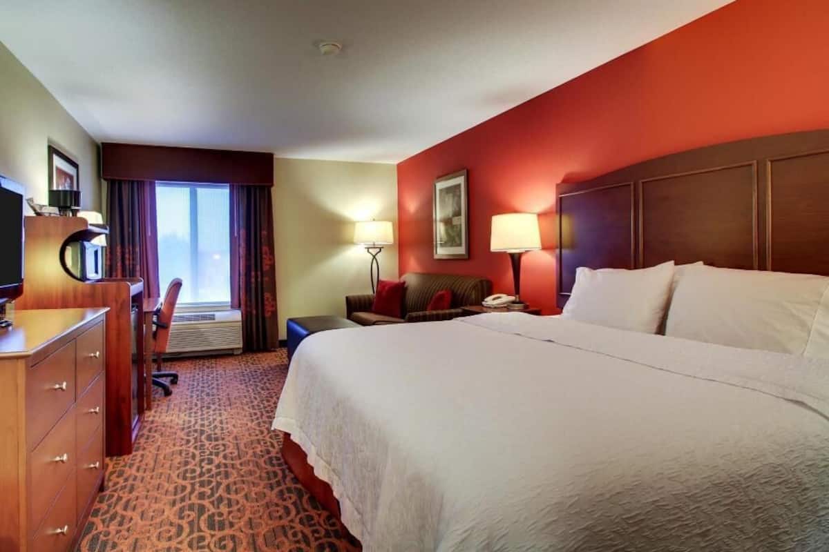 Schreibtisch, laptopgeeigneter Arbeitsplatz, Verdunkelungsvorhänge