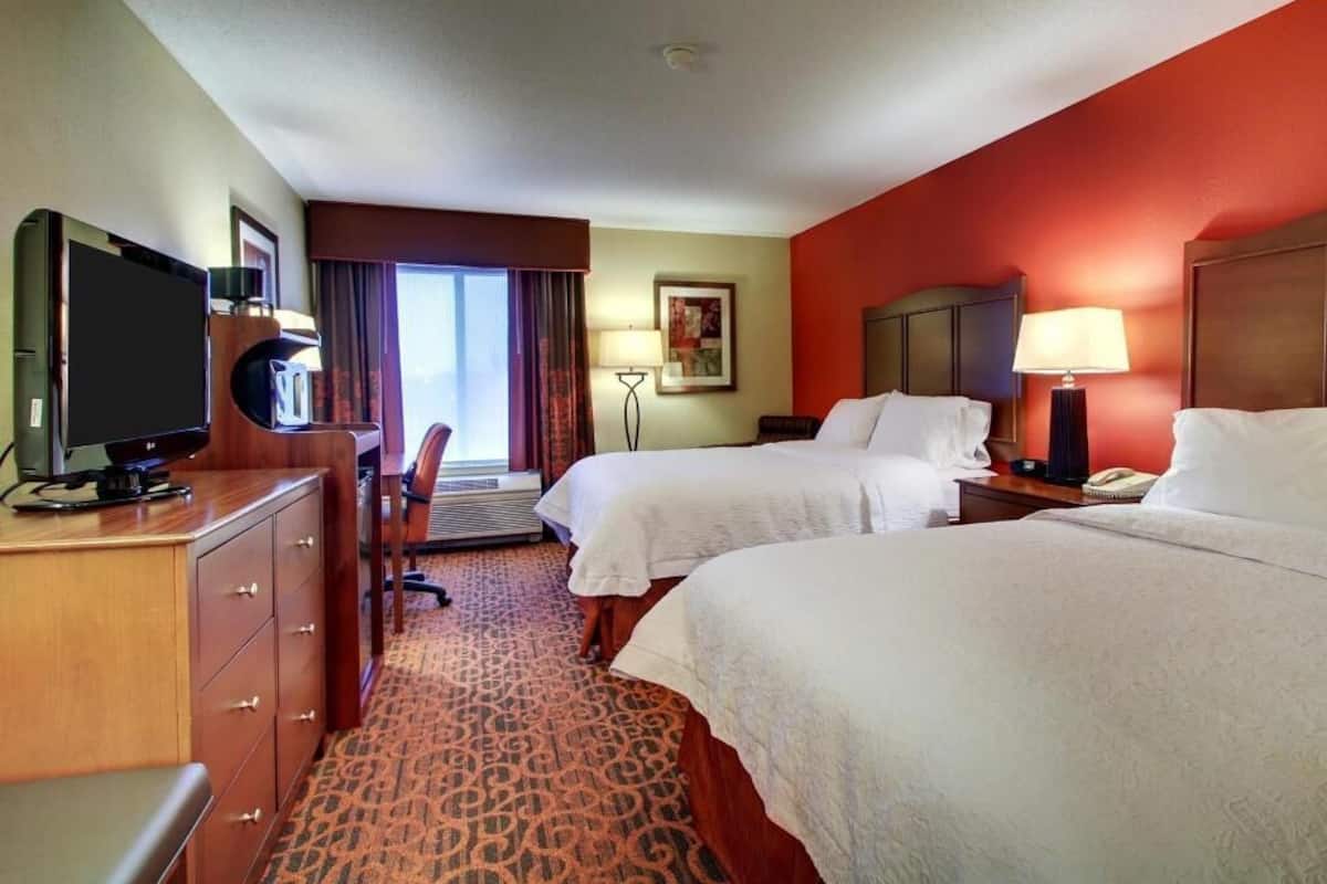 Schreibtisch, laptopgeeigneter Arbeitsplatz, Verdunkelungsvorhänge