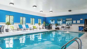 Indoor pool, sun loungers