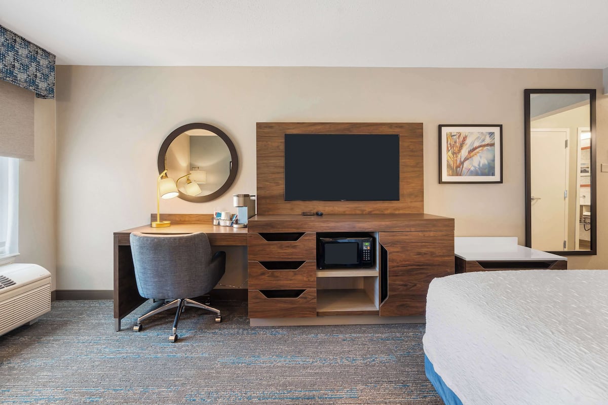 One King Bed, Non-Smoking | In-room safe, desk, laptop workspace, blackout drapes