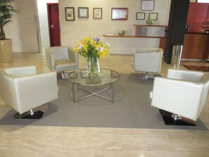 Sala de estar en el lobby