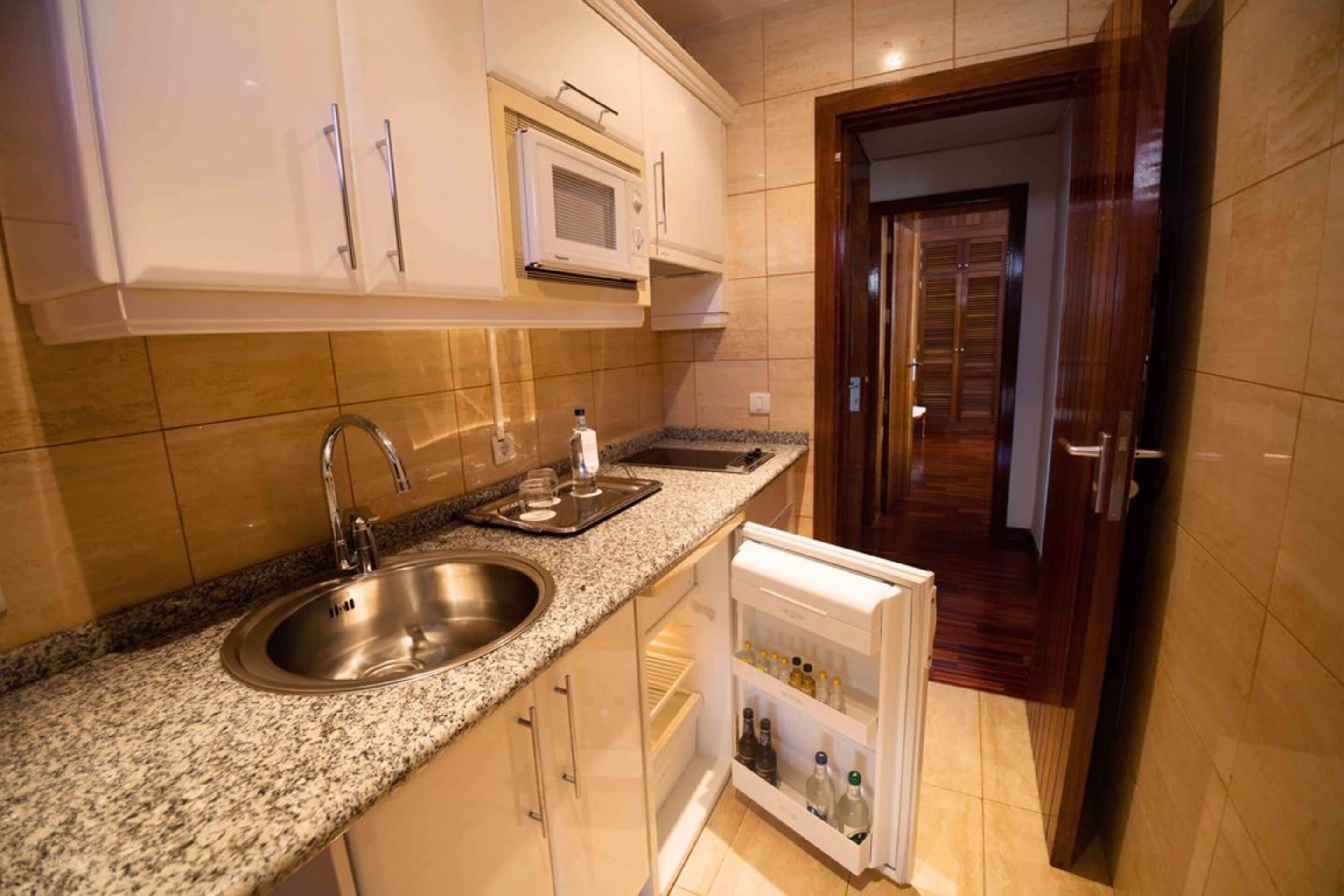 family room (superior) | private kitchen