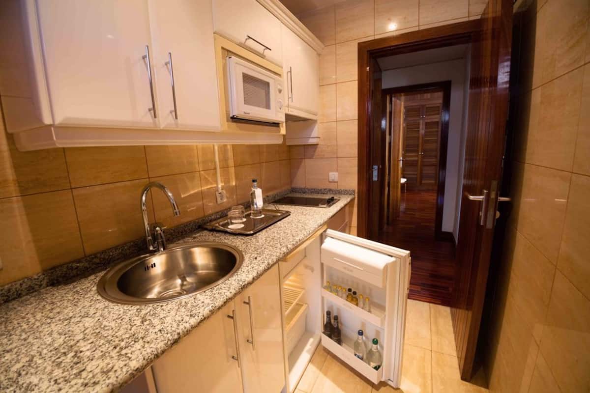 family room (superior) | private kitchen