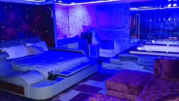 Suite, 1 King Bed, Jetted Tub